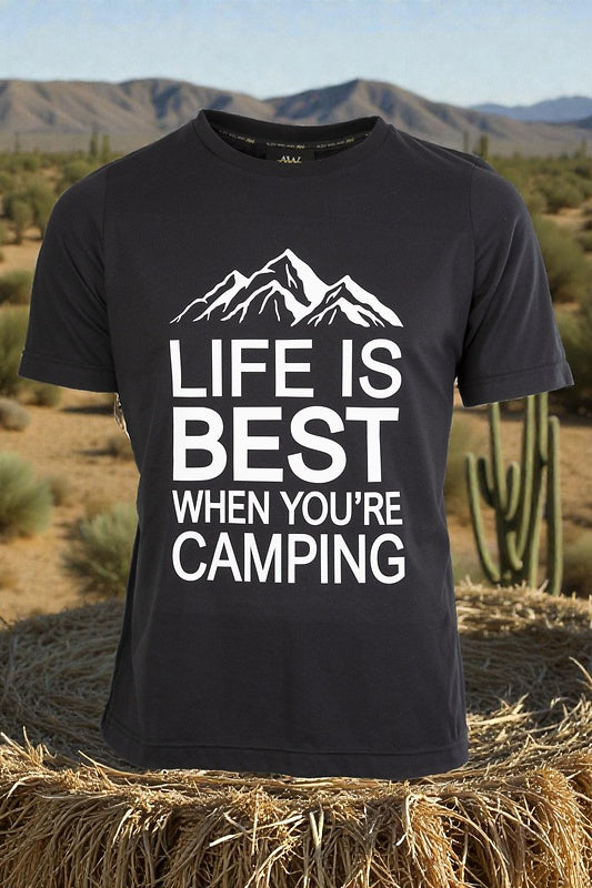 Wiemobil Campingshirt „Life Is Best When You’re Camping“ – Schwarz | Outdoor T-Shirt mit Bergmotiv
