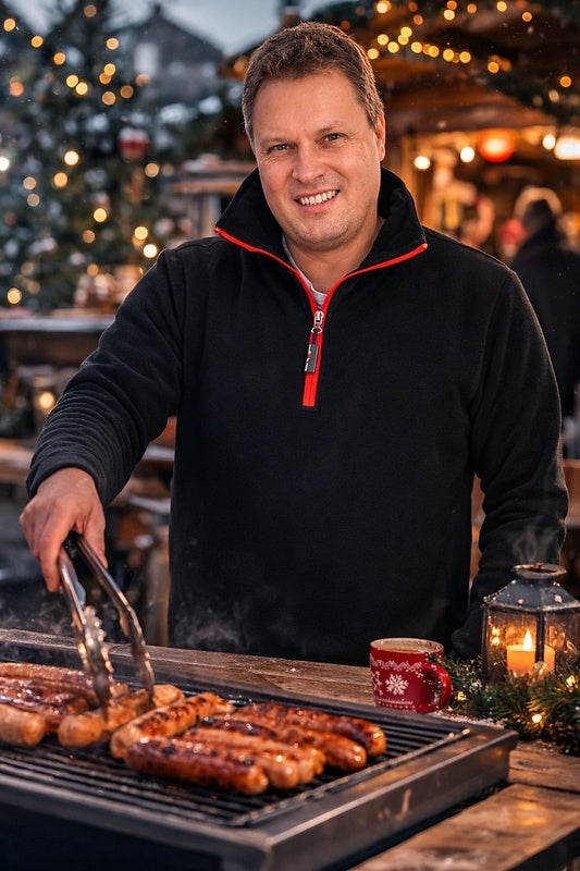 Fleece Pullover Asia_Black Edition in black with contrasting colored zipper